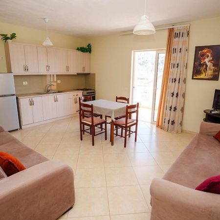 Sarah'S Apartments - 5 Min Walk To Beaches & Boulevard - Big Balcony! Sarandë 외부 사진